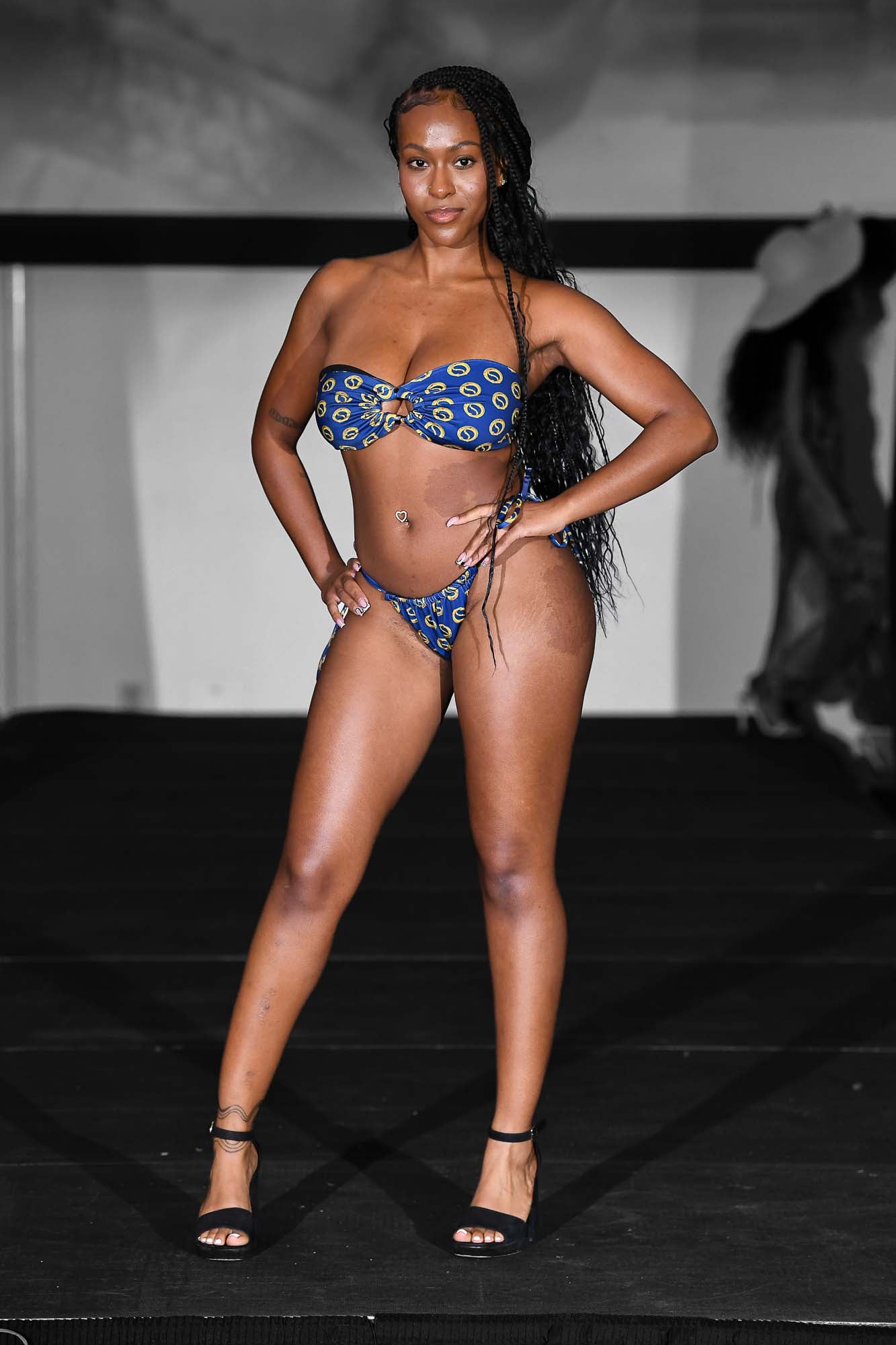 Blue_Strapless_Top_Two_Piece_Bikini